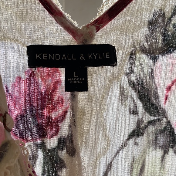 Kendal & Kylie white floral romper - Picture 8 of 8